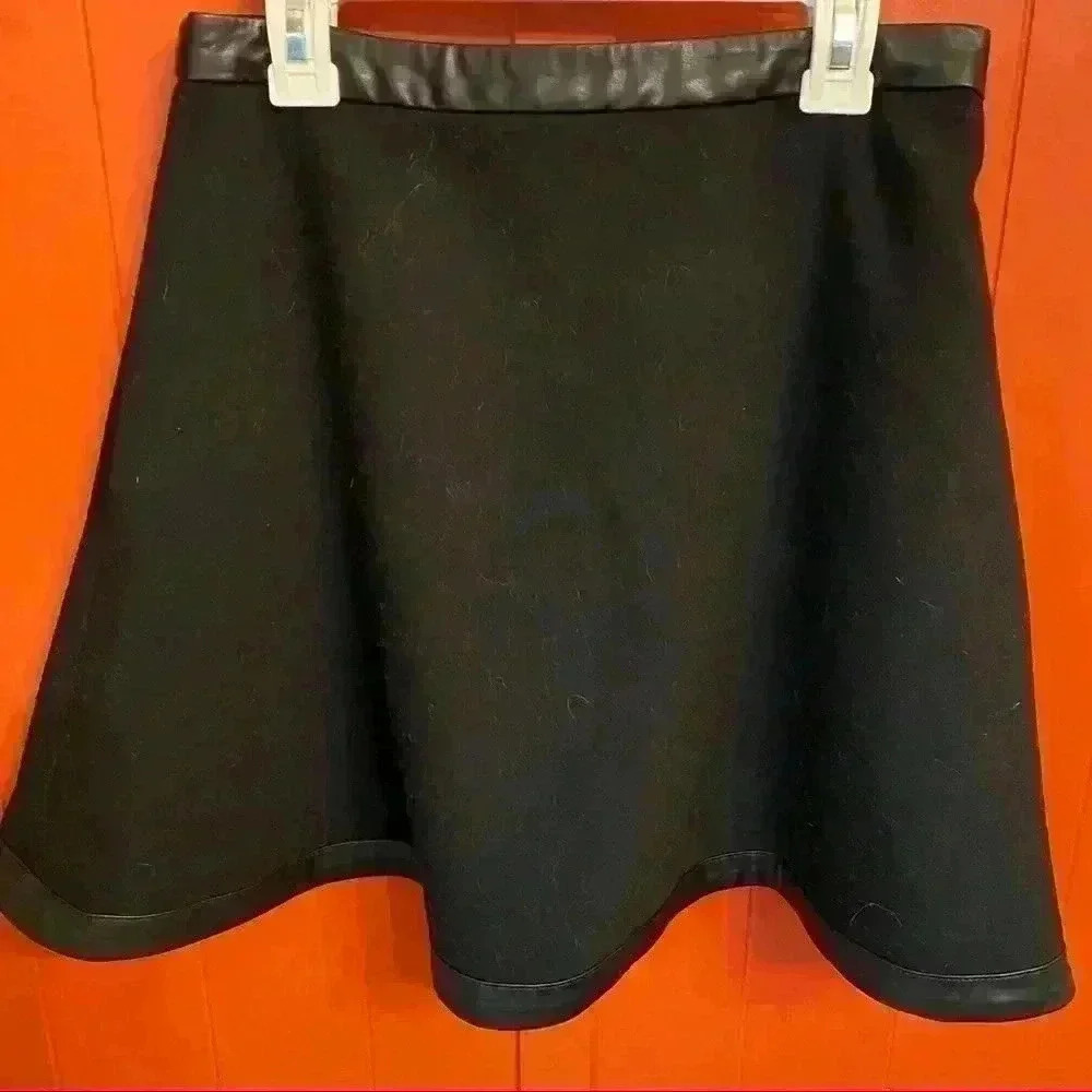 Banana Republic skirt with faux leather womens size 0